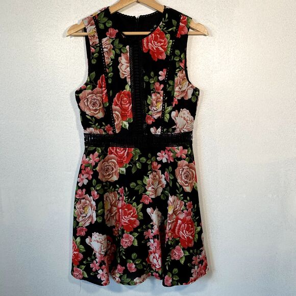 Womens DISNEY PRINCESS Floral Dress Size Medium Black Red Floral & Lace - Picture 1 of 4